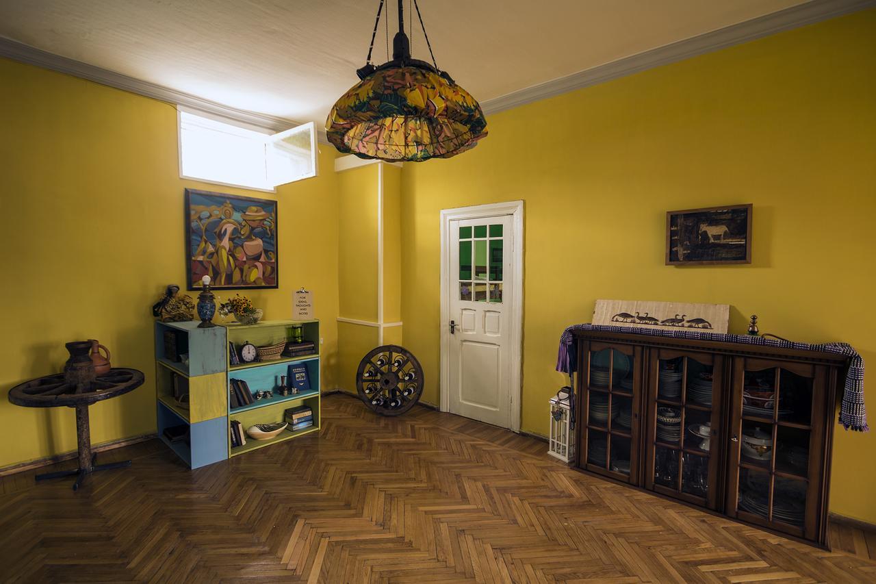 Royz Hostel Tbilisi ภายนอก รูปภาพ